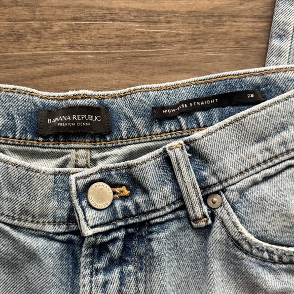 Banana Republic | High-Rise Straight Raw Hem Jeans - Picture 5 of 7